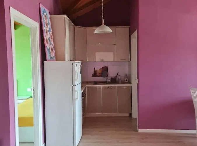 Penthahouse Shallvare * ティラナ