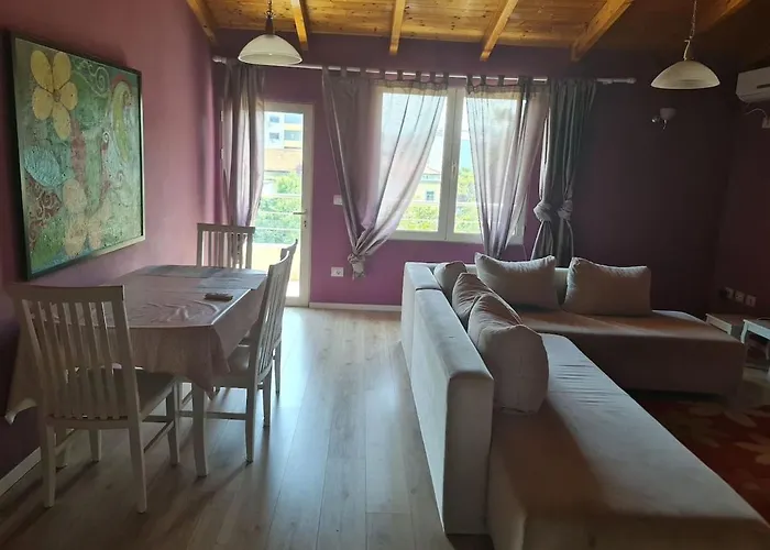 Penthahouse Shallvare * ティラナ